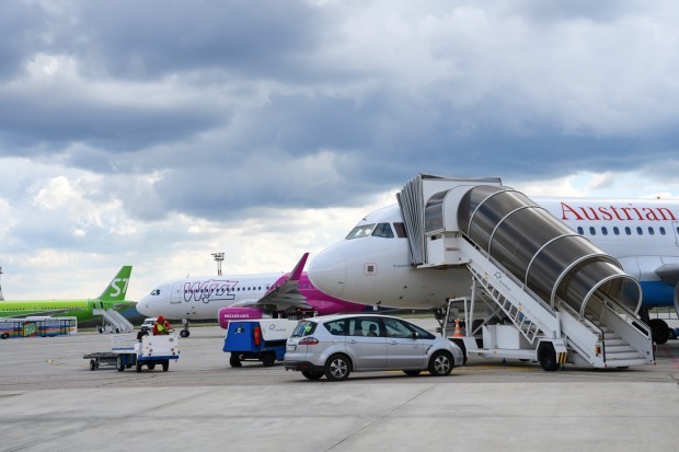 През юли на летище Варна ще бъдат открити шест нови