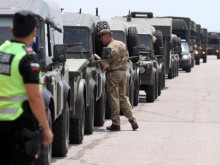Танкове и бойни машини окупират пътищата ни, спазвайте мерките за безопасност