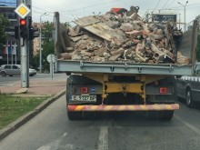 Камион с необезопасен товар из пловдивските улици