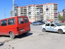 Патрулки влязоха в "Столипиново", посрещнаха ги с агресия