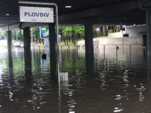 Подлезът на "Гладстон" е под вода и непроходим!