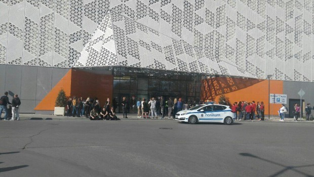 Наводнение в мол Plovdiv Plaza, има евакуация!