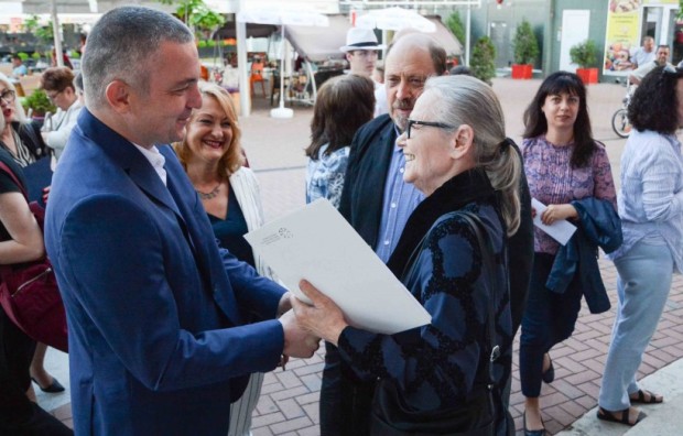 Трима големи български актьори ще получат почетен плакет на кмета