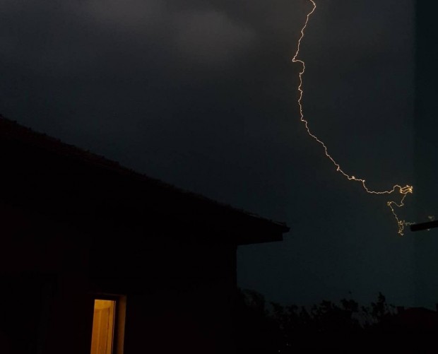 Нова уникална снимка от бедствието край Стряма запечата миг от вечността