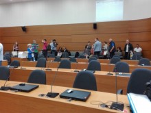 Извънредната общинска сесия приключи, без да се проведе