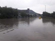 Евакуират село заради преливането на язовир!
