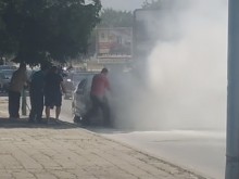 Кола пламна на "Пещерско шосе" в Пловдив