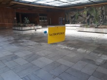 Пороите затвориха фоайето на Пощата!