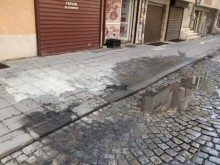 Запалиха колата на един от защитниците на парка зад хотел "Санкт Петербург"