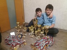 Братчета от Варна впечатляват с уникални постижения в шаха