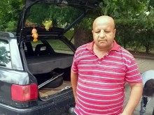 Изрод завърза с метален синджир куче, влачи го с кола в Пазарджик