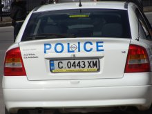 Полицията издирва мъж, ограбил повдивчанка вчера