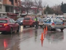 Шофиране на заден ход в "Кючука" изпрати възрастна жена в болница
