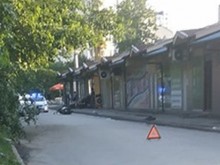 Моторист се вряза във витрина на магазин