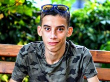 Нека помогнем на Иван в битката му с коварна болест!