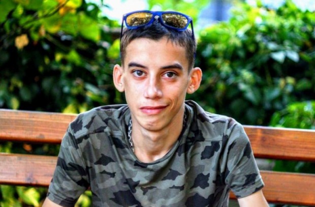 18-годишният Иван Иванов е роден с рядкото заболяване муковисцидоза“, което