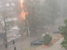 От EVN казаха какво да правим, когато има гръмотевична буря