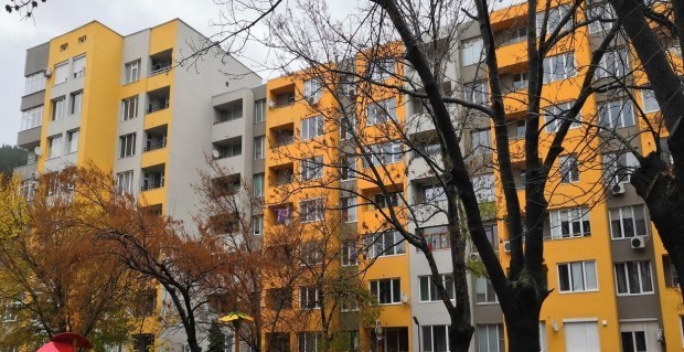 Към 31 12 2018 г жилищният фонд в област Варна се състои