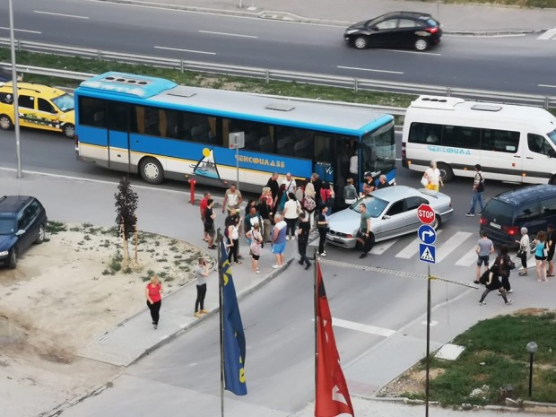 Виждам те КАТ-Варна
Катастрофа между лек автомобил и автобус, превозващ работници,
