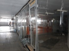 В подлеза на аптека "Марица" остана само един магазин