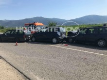 Трима пострадали при верижна катастрофа