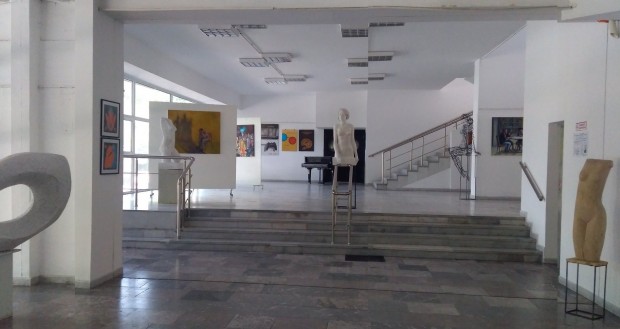 Абитуриентите от Националната художествена гимназия в Пловдив с изложба