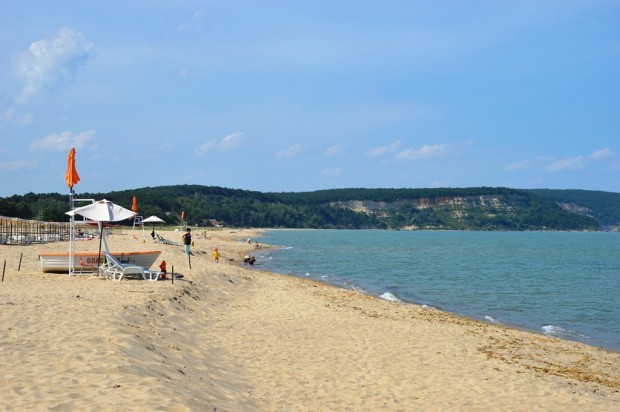 Министърът на туризма Николина Ангелкова разпореди проверка на морски плаж