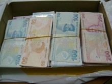 Митничари откриха 200 хил. турски лири, скрити в обувки
