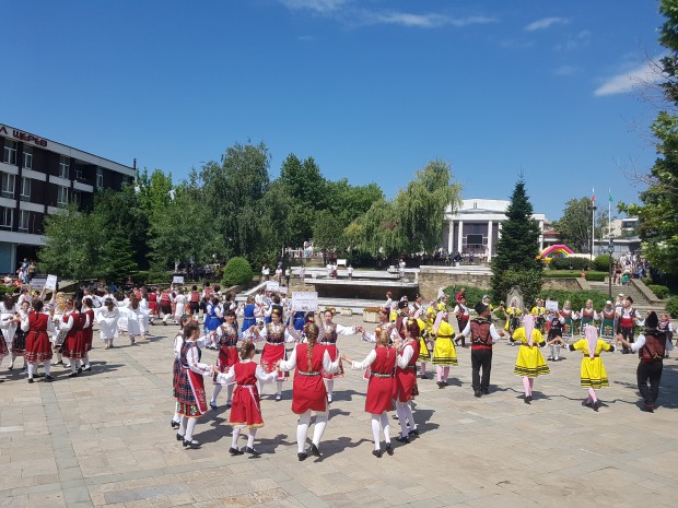 Фестивал на лавандулата се проведе в Карлово