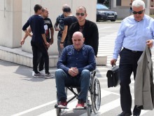 Ценко Чоков дойде в инвалидна количка в съда