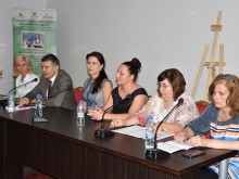 Стартира кампания по набиране на професионални приемни семейства за отглеждане на деца в риск