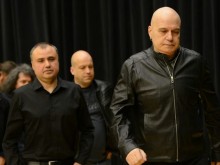 Слави урежда целия си екип, прилапва нов изпълнител