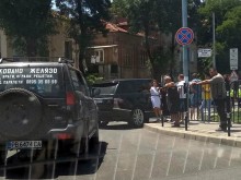 Катастрофа между два джипа в кръговото на Водната палата, тапата е страшна!