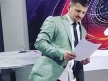 Водещ на новините се появи в родния ефир по джапанки и къси гащи