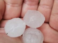 В София е страшно! Градушка удари столицата, порой заля улиците