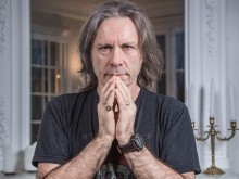 Изненада! Вокалът на Iron Maiden идва у нас ден преди Бъдни вечер!