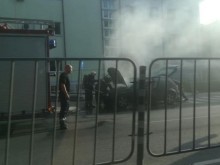 Кола изгоря на оживен булевард в Пловдив