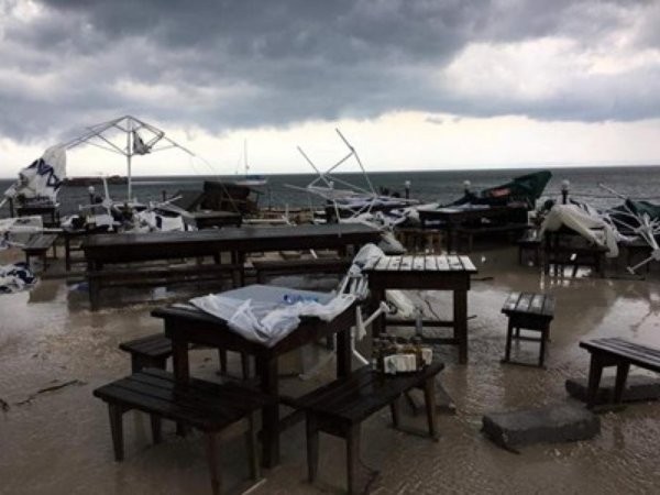 Фейсбук
Мощна буря удари каварненското село Българево. За кратко край брега