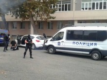 Мъж нападна майка с бебе, спецчастите се намесиха