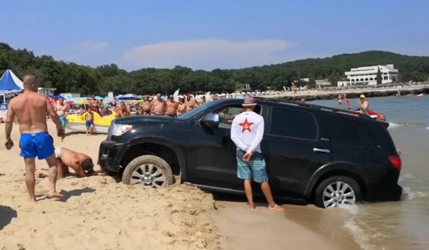 Фейсбук Христо Щърбанов собственикът на джипа който затъна в пясъка