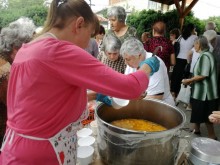 ГЕРБ даде курбан в "Коматево" за храмовия празник на църквата в квартала