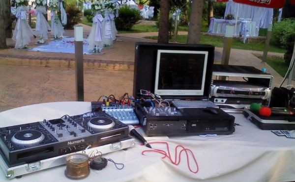 Арестуваха DJ на сватба заради силна музика