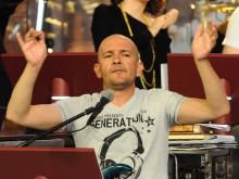 Годжи се хваща като музикант на круизен кораб за 5 000 лв. на месец