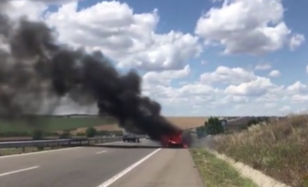 bTV
Кола се запали на 334 км на АМ Тракия“ на