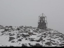Времето съвсем полудя! Мусала осъмна със снежна покривка