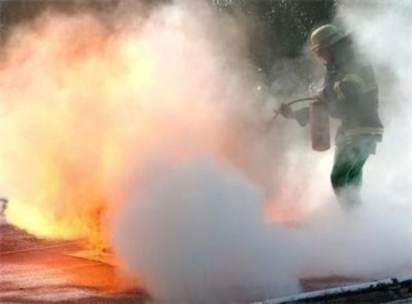 Пловдивски автомобил с газова уредба пламна в Девин, спасиха сграда от пламъците