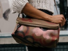 Педагожка, работеща в заложна къща, завлече шефовете си с крупни суми