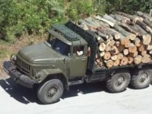 Акция срещу добива на незаконна дървесина! Крият камион в коритото на река