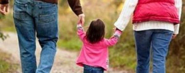 Всеки шести българин е съгласен да стане приемен родител, ако получава заплата