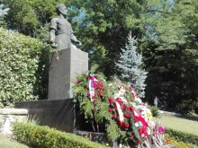 Пламенни думи просълзиха под погледа на Апостола в подножието на Бунарджика
